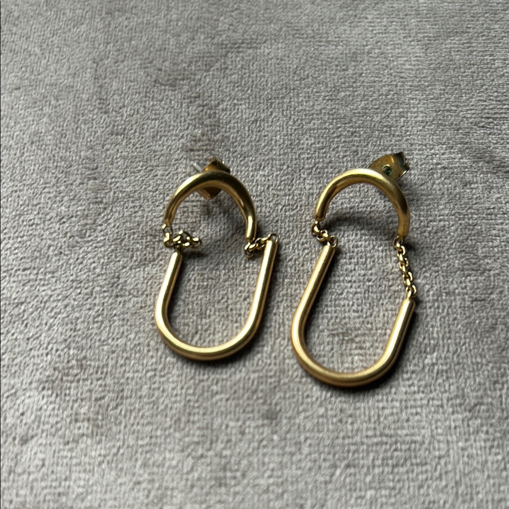 Elegant Gold Hoop Earrings 15$